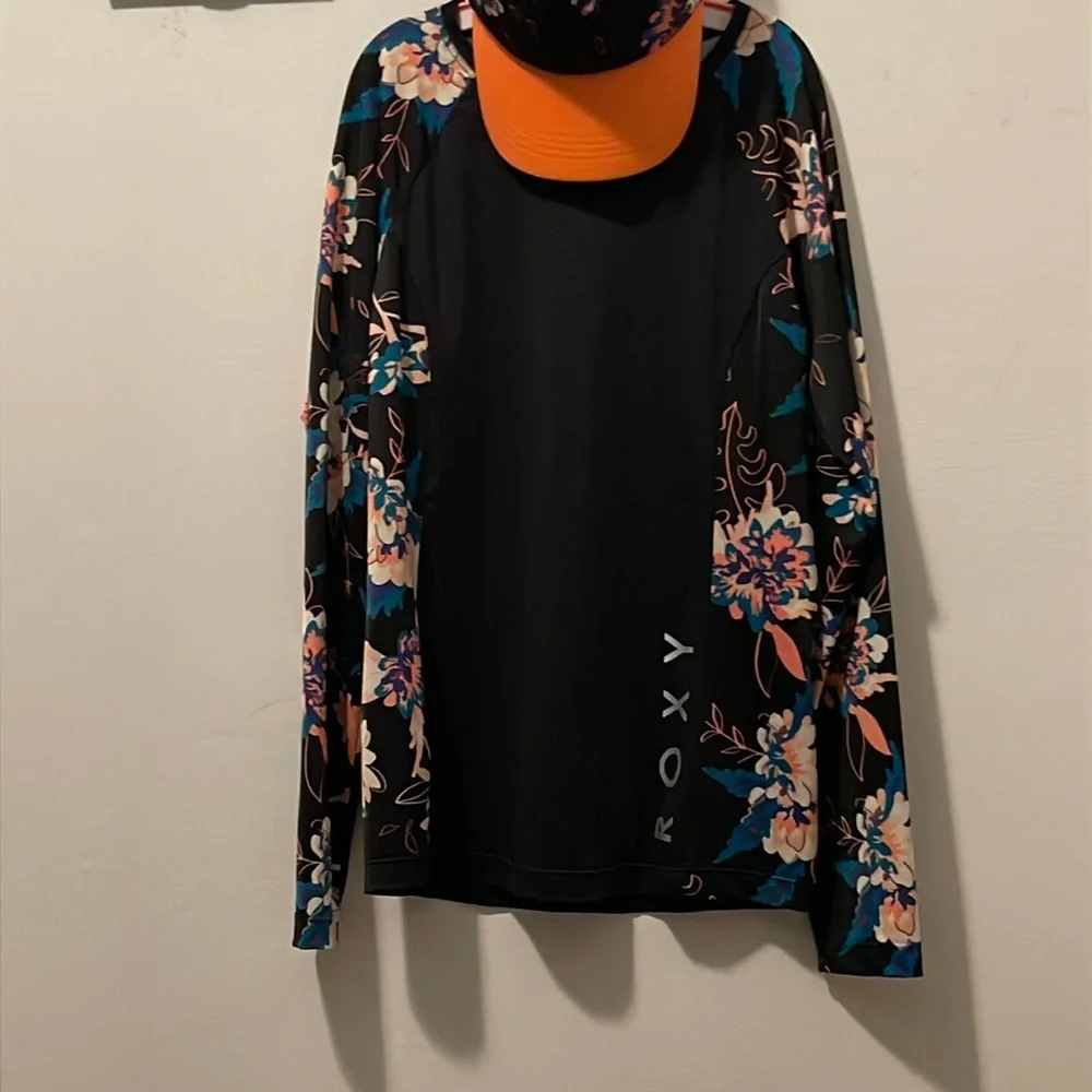 ❣️ROXY HAT & RASH GUARD❣️ - Picture 2 of 4